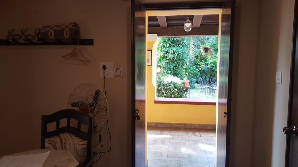 Casa Menezes - A Heritage Goan Homestay Bambolim Δωμάτιο φωτογραφία