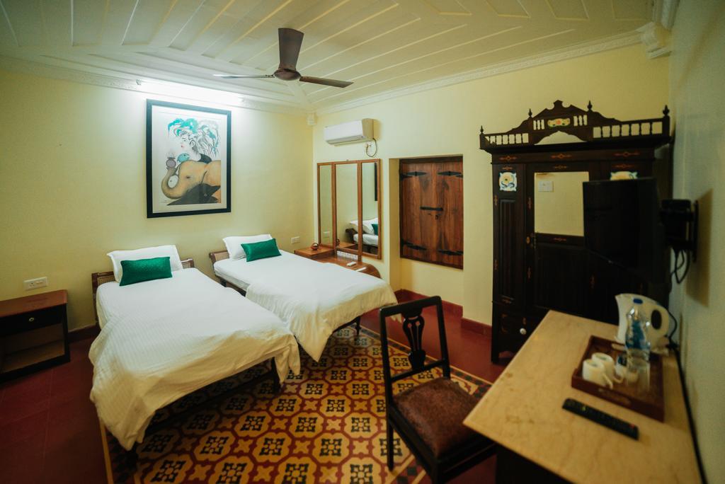 Casa Menezes - A Heritage Goan Homestay Bambolim Εξωτερικό φωτογραφία