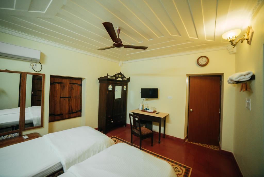 Casa Menezes - A Heritage Goan Homestay Bambolim Εξωτερικό φωτογραφία